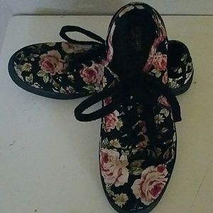 Mossimo keds style tennis shoe